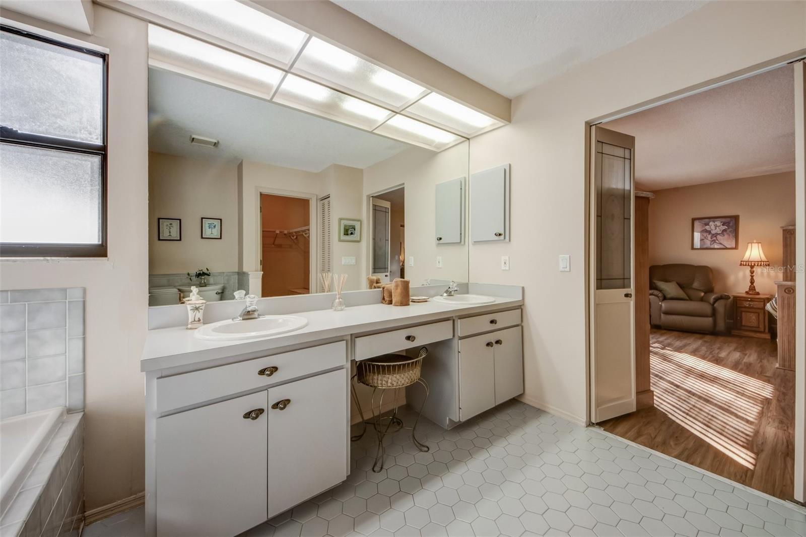 Image 17 of 41 For 3401 Avenida Madera  B