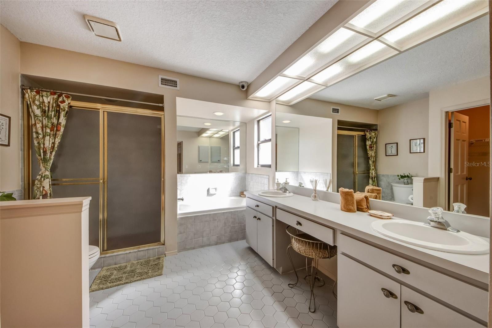 Image 19 of 41 For 3401 Avenida Madera  B