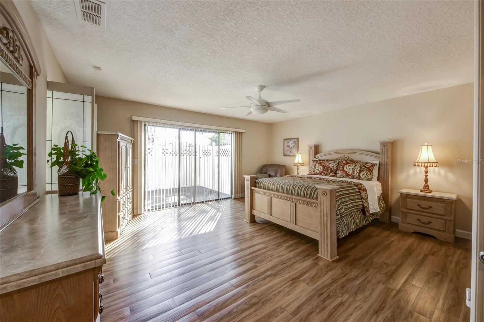 Image 23 of 41 For 3401 Avenida Madera  B