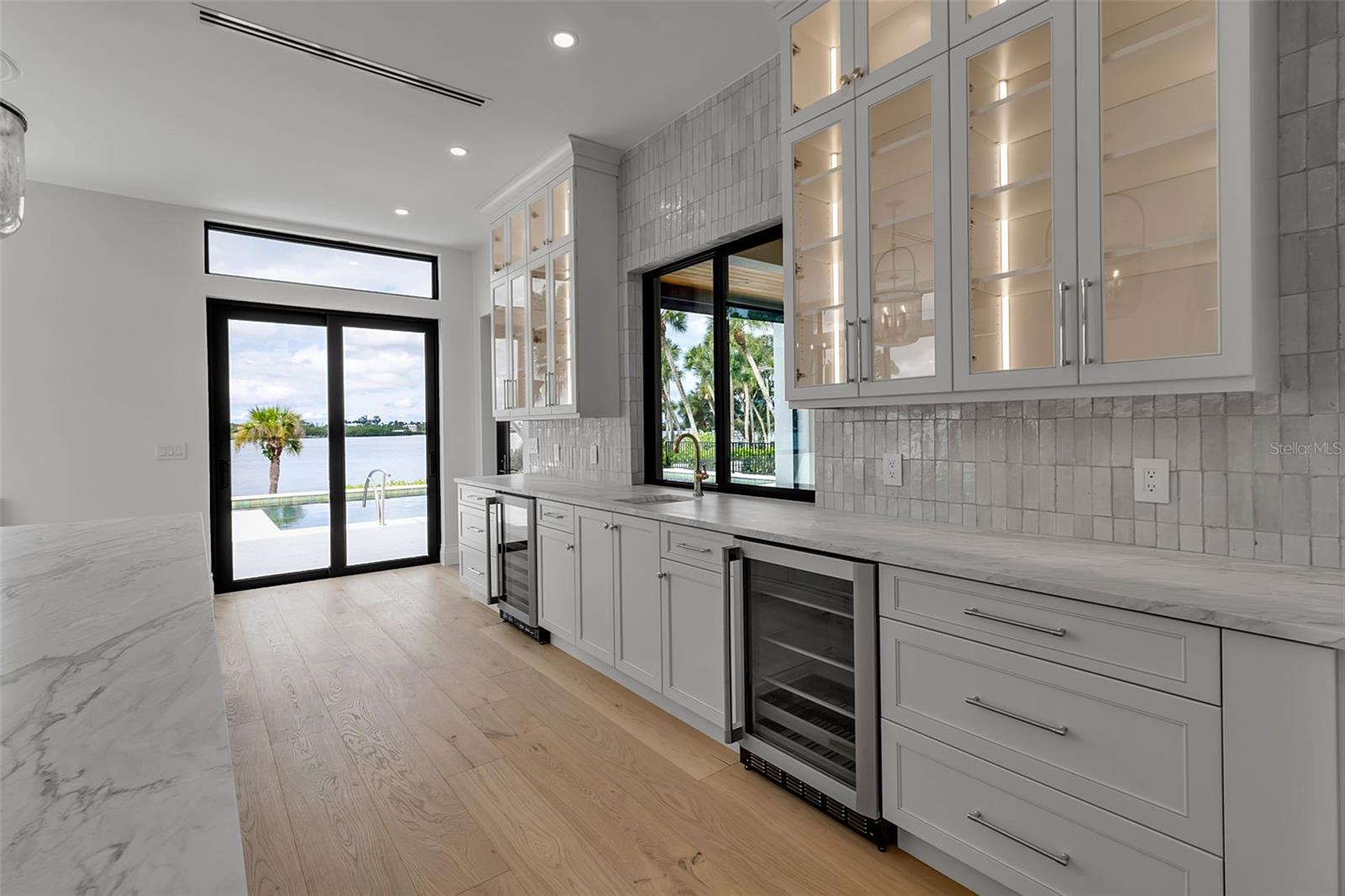 Image 10 of 83 For 2513 Bayshore Road
