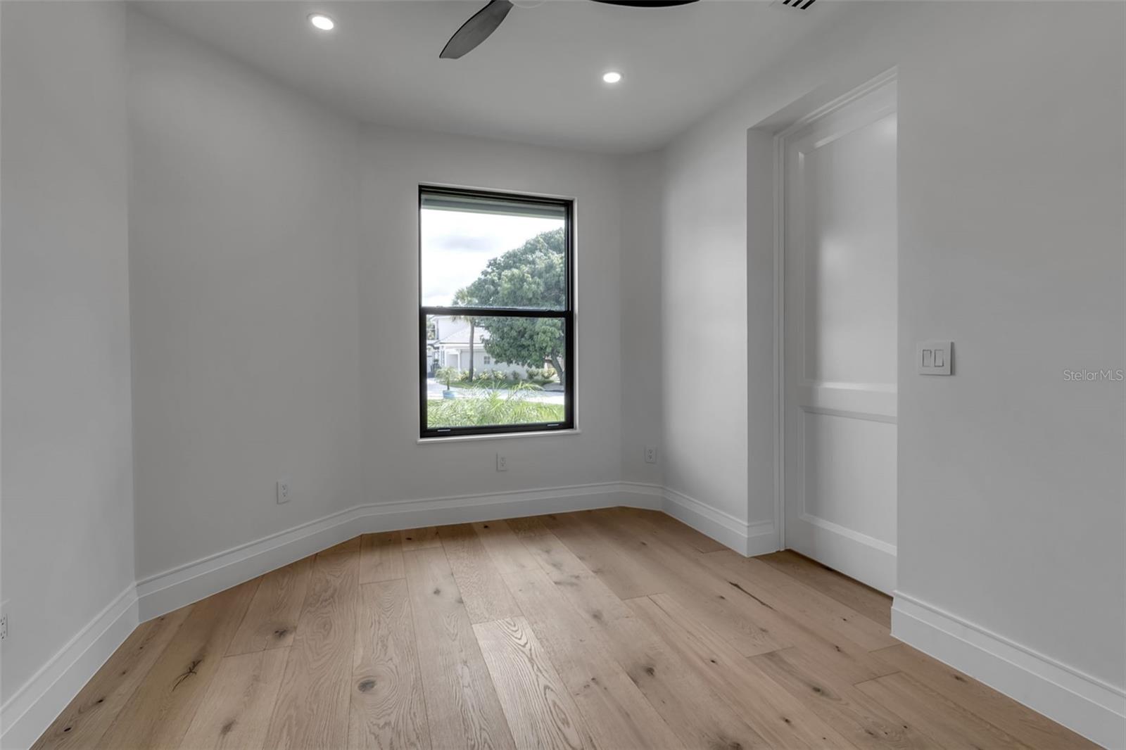 Image 22 of 83 For 2513 Bayshore Road