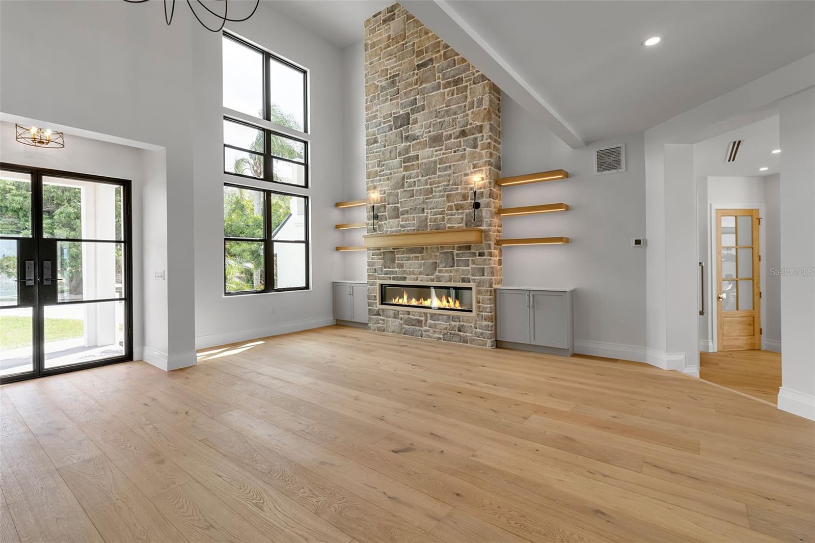 Image 4 of 83 For 2513 Bayshore Road