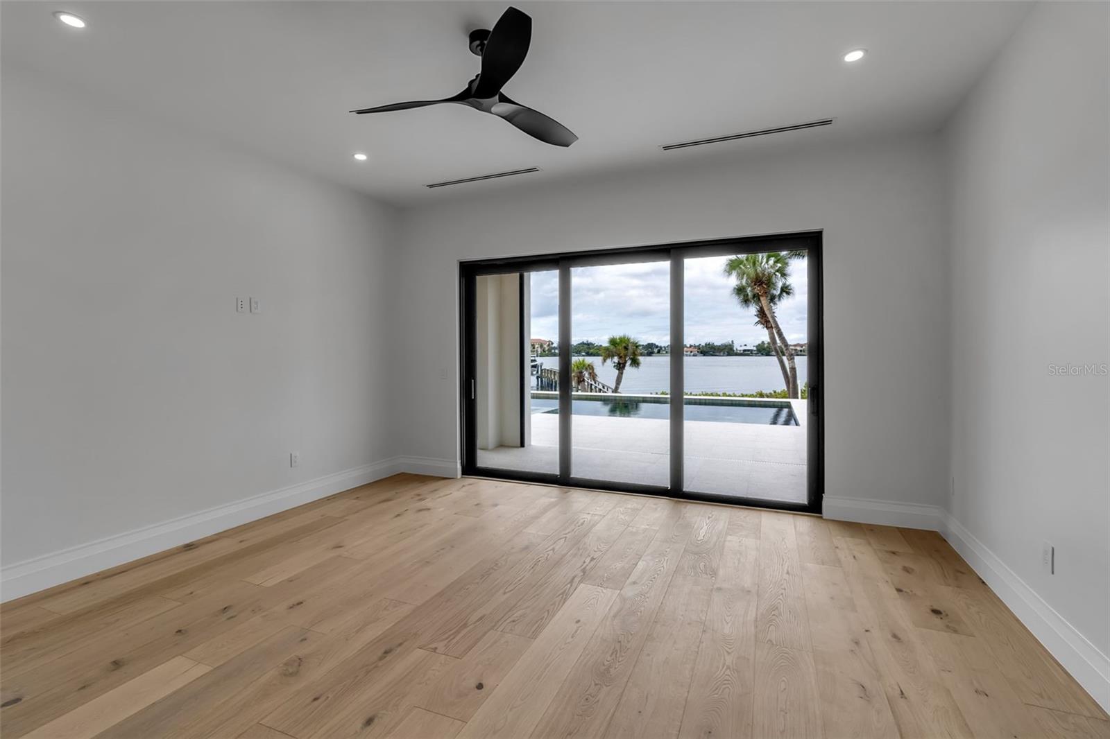 Image 41 of 83 For 2513 Bayshore Road