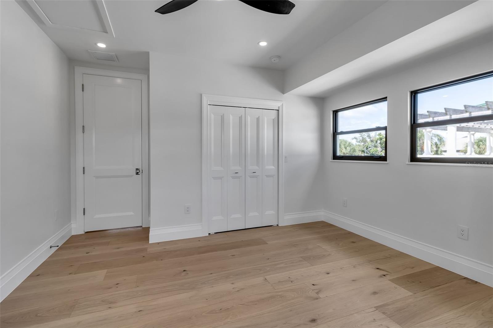 Image 42 of 83 For 2513 Bayshore Road