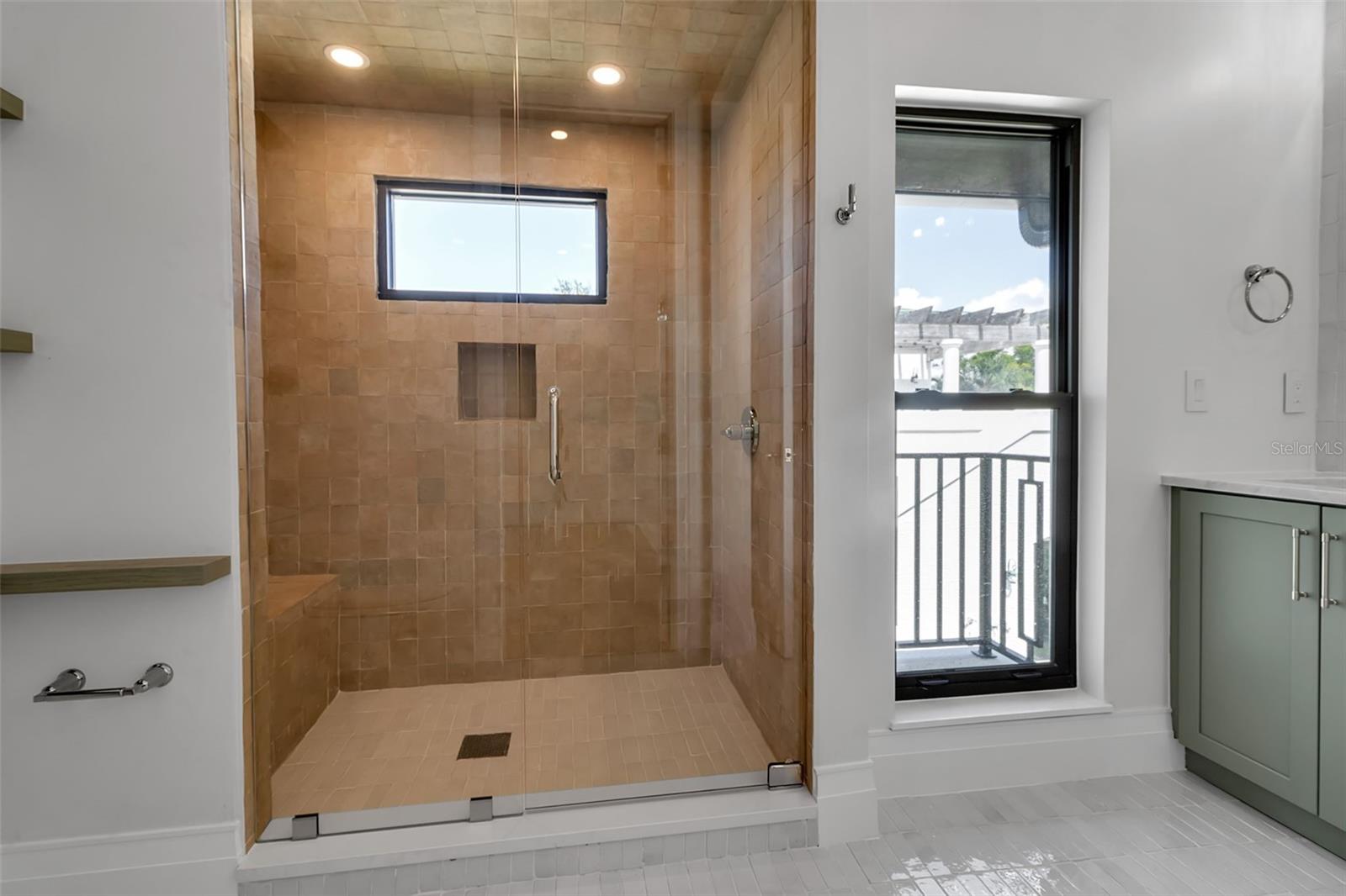 Image 45 of 83 For 2513 Bayshore Road