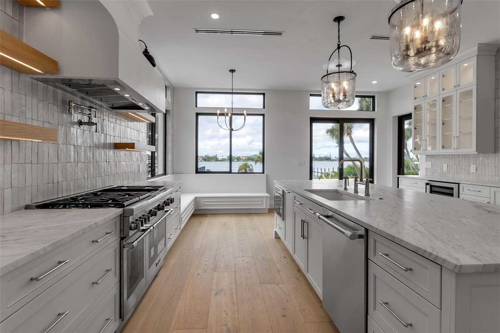 Image 7 of 83 For 2513 Bayshore Road