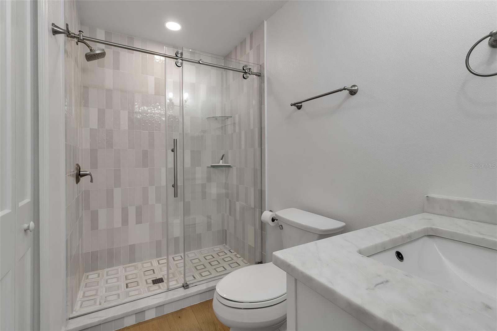 Image 76 of 83 For 2513 Bayshore Road
