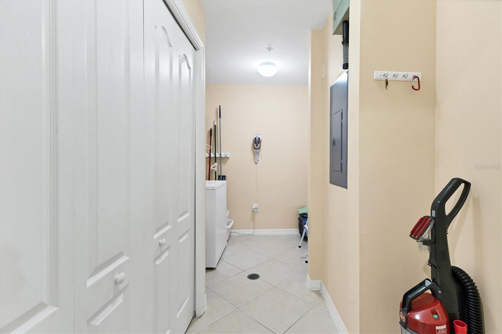 Image 22 of 44 For 9203 Griggs Road D203