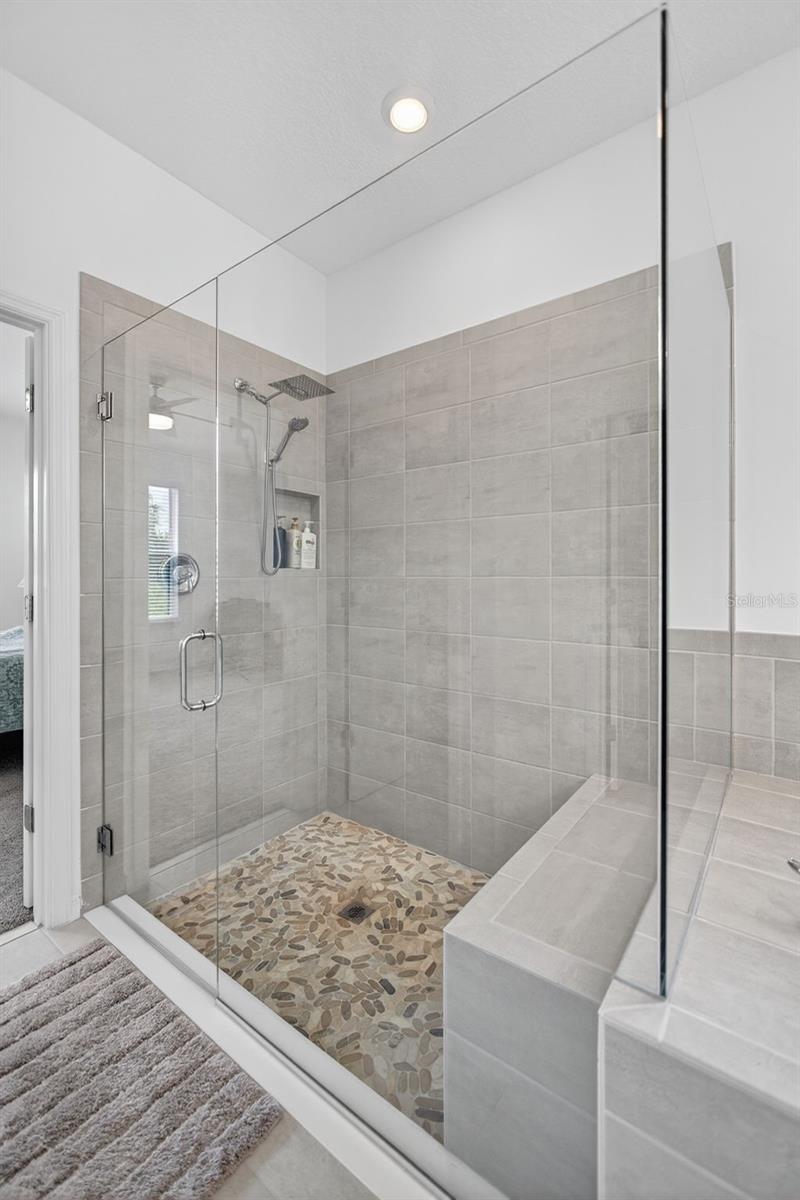 Image 37 of 47 For 16426 Paynes Mill Drive