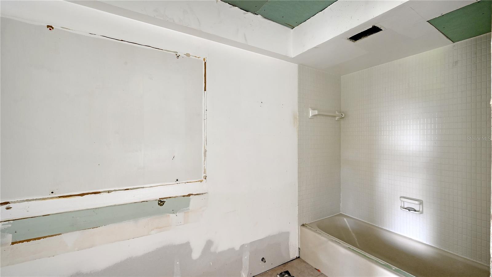 Image 15 of 38 For 3330 Gulf Of Mexico Drive 107d