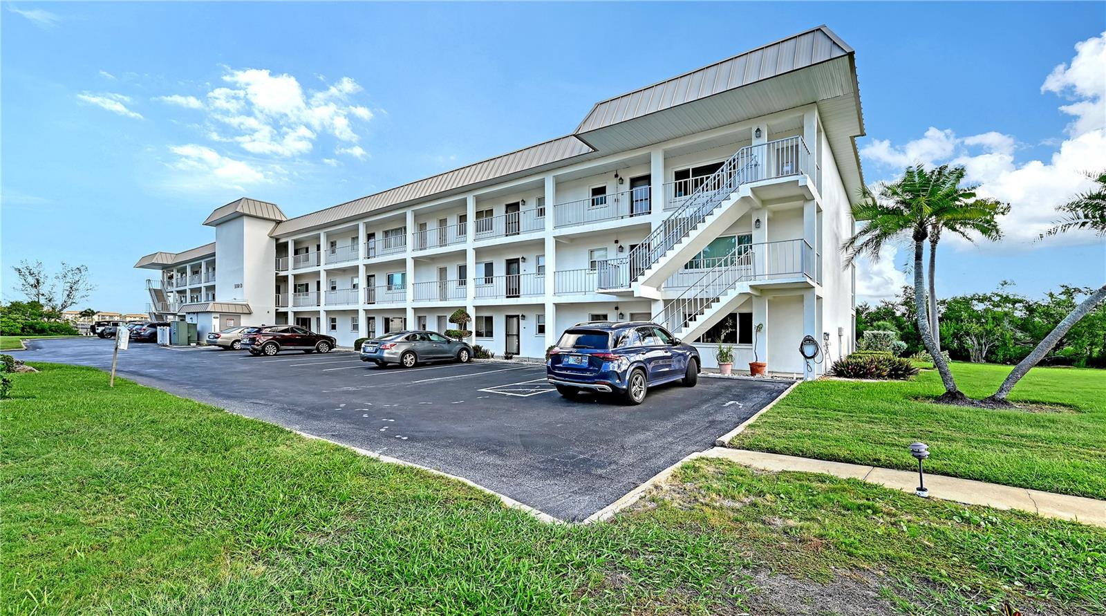 Image 16 of 38 For 3330 Gulf Of Mexico Drive 107d