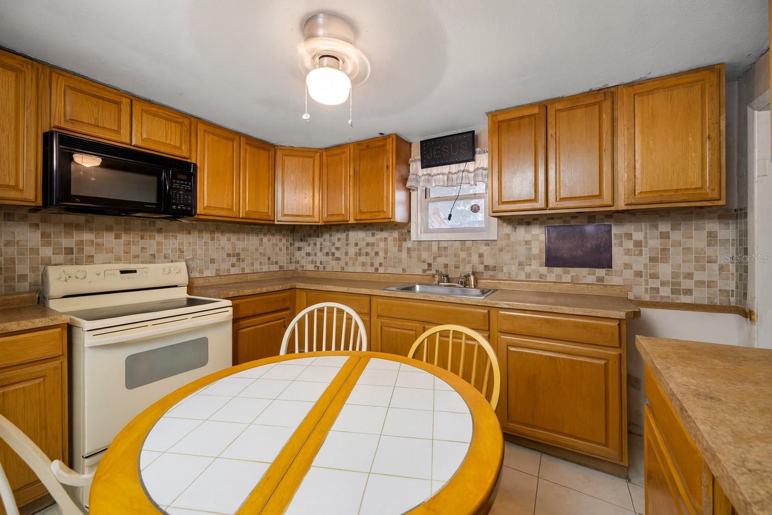 Image 14 of 47 For 1324 Milton Street