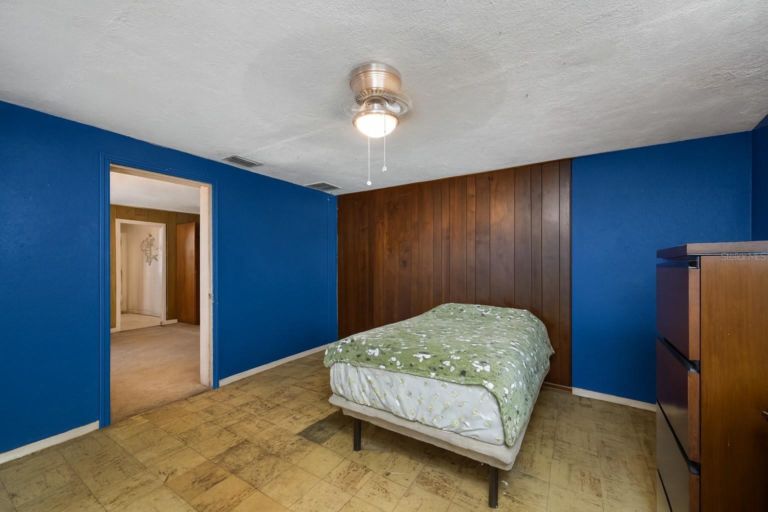 Image 17 of 47 For 1324 Milton Street