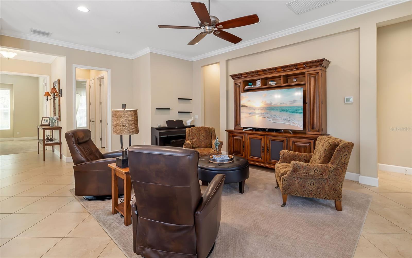 Image 12 of 50 For 339 Sapphire Lake Drive 101