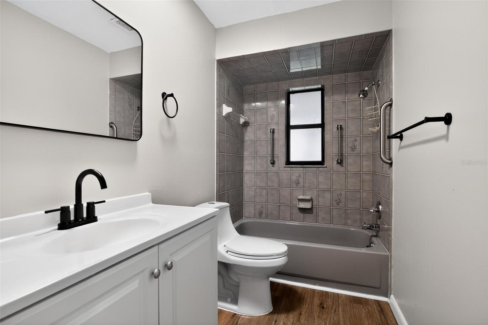 Image 11 of 27 For 1140 Woodcrest Avenue