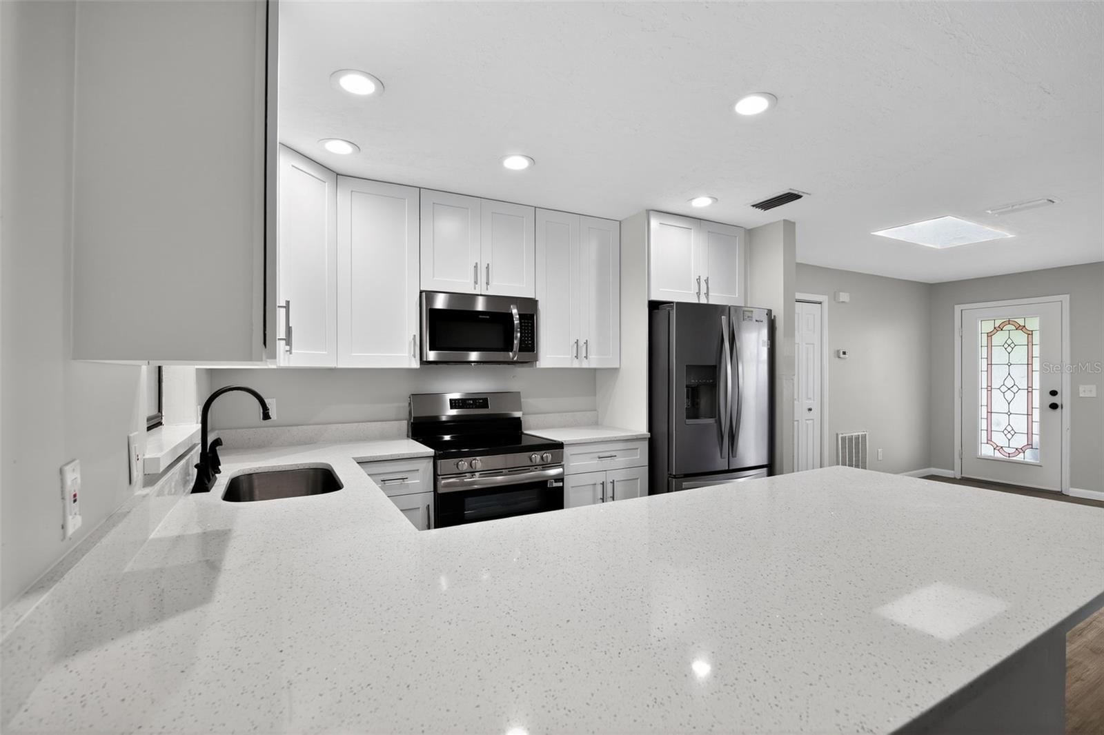 Image 4 of 27 For 1140 Woodcrest Avenue