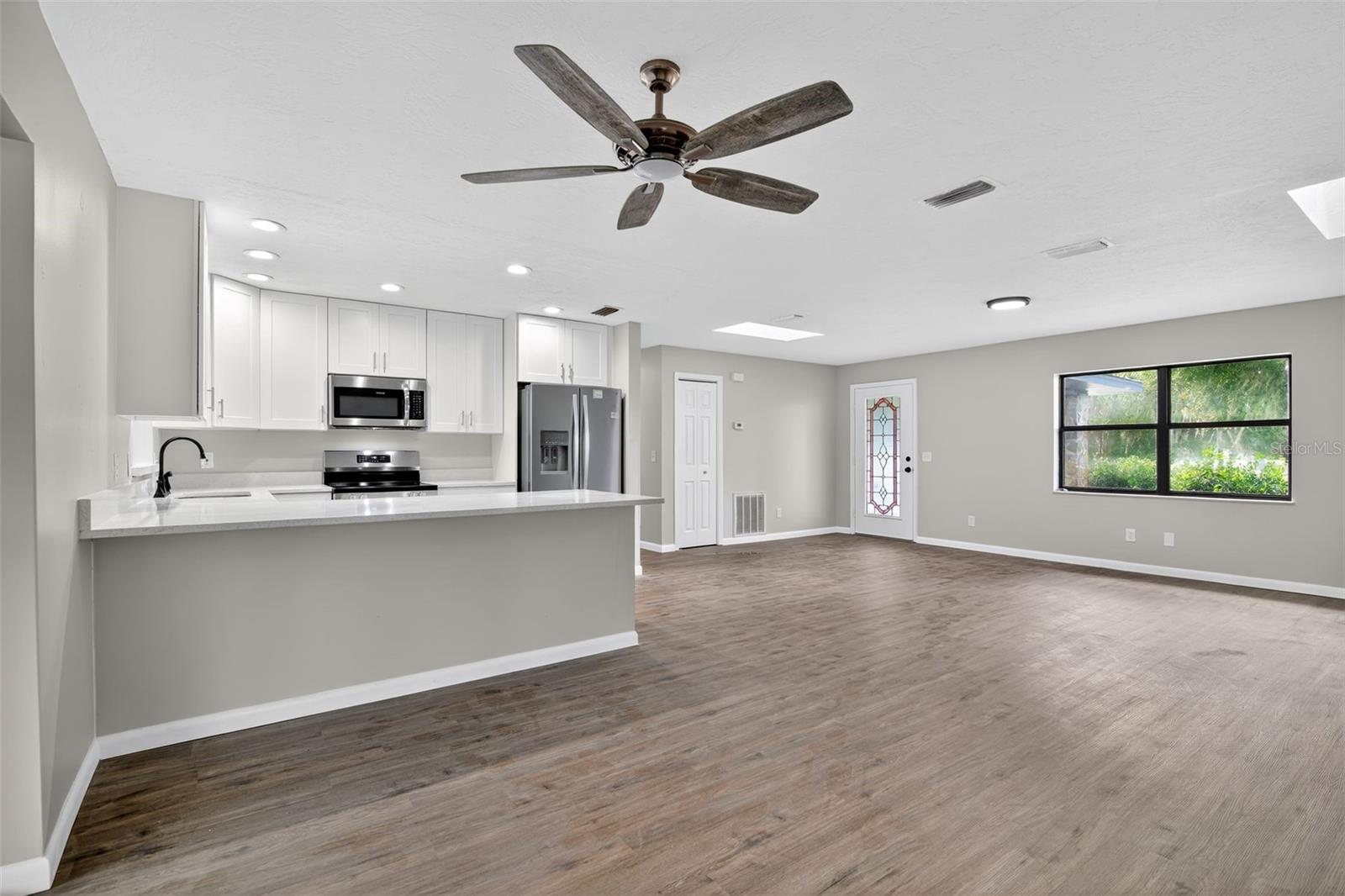 Image 5 of 27 For 1140 Woodcrest Avenue