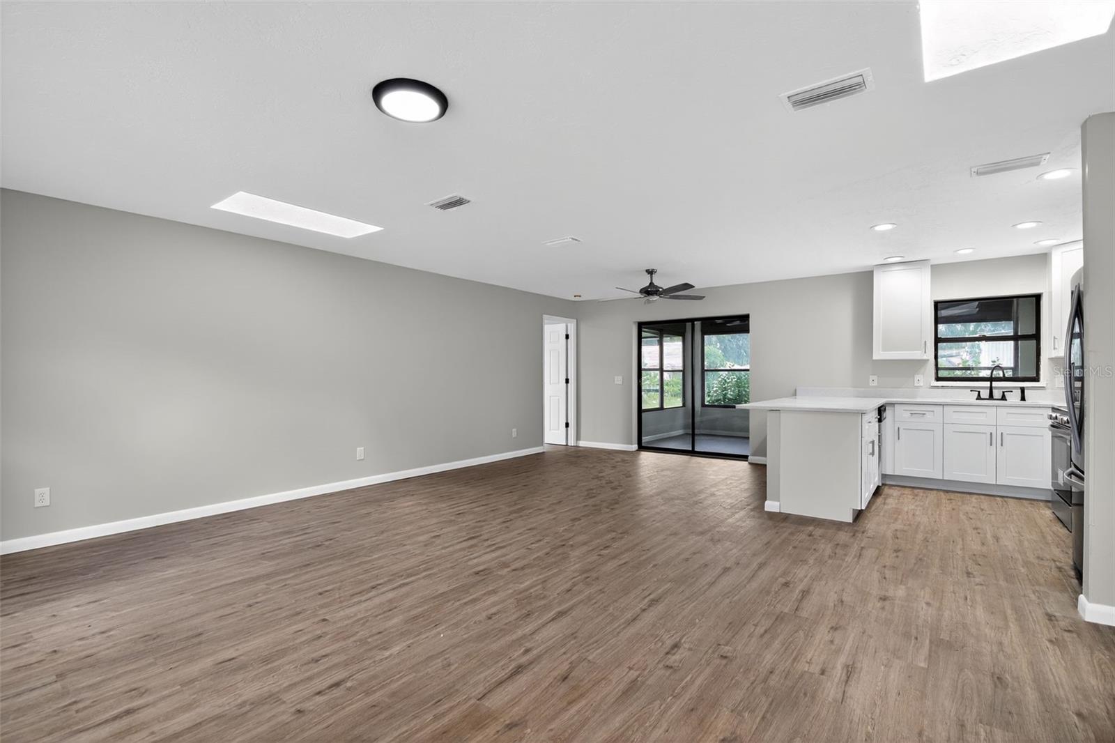 Image 6 of 27 For 1140 Woodcrest Avenue
