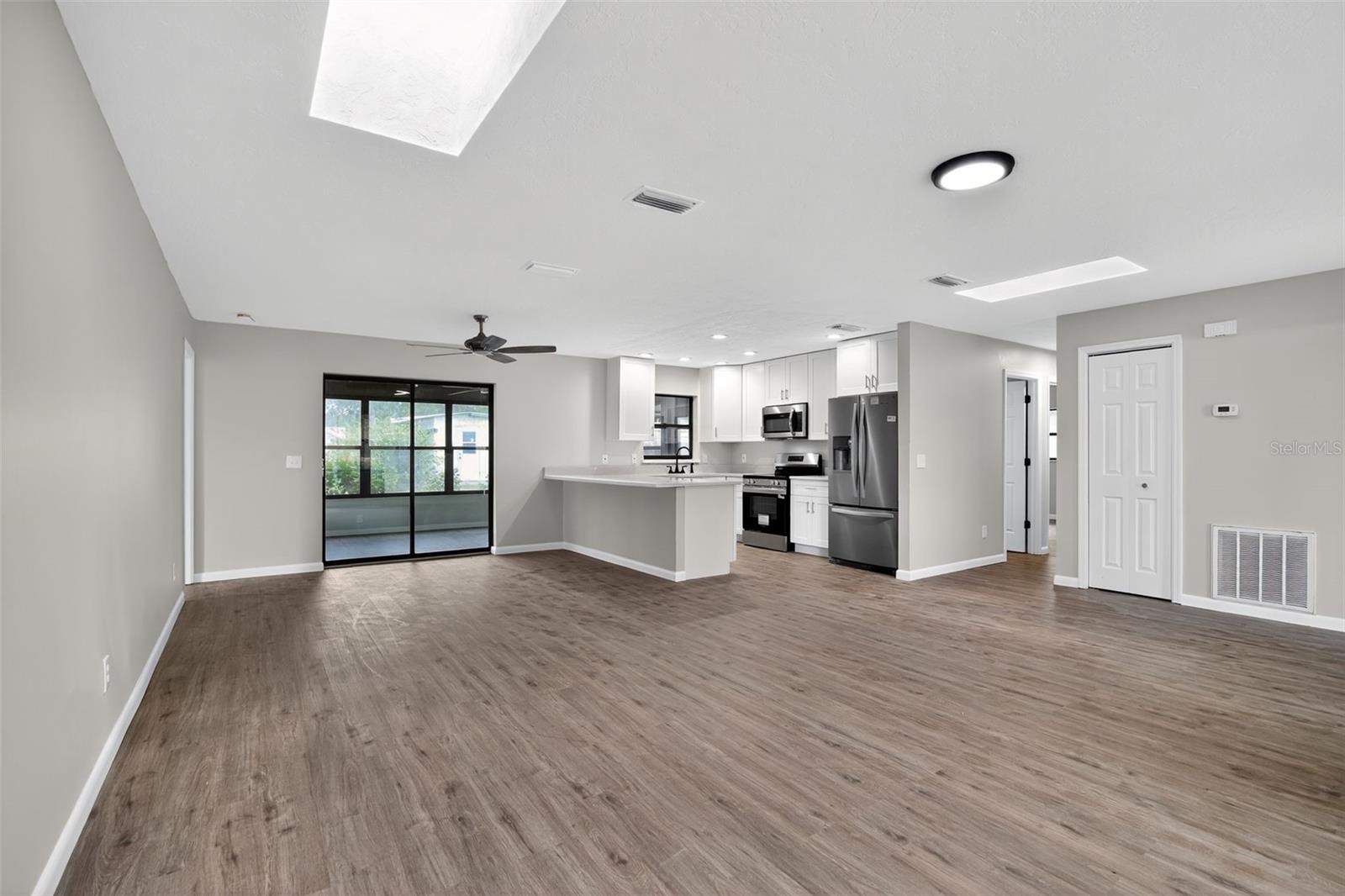 Image 7 of 27 For 1140 Woodcrest Avenue