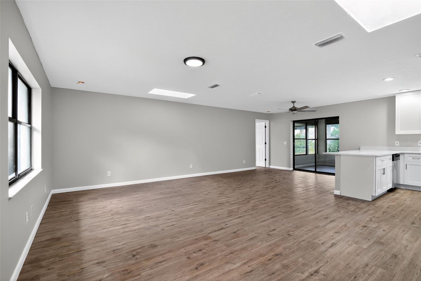 Image 8 of 27 For 1140 Woodcrest Avenue