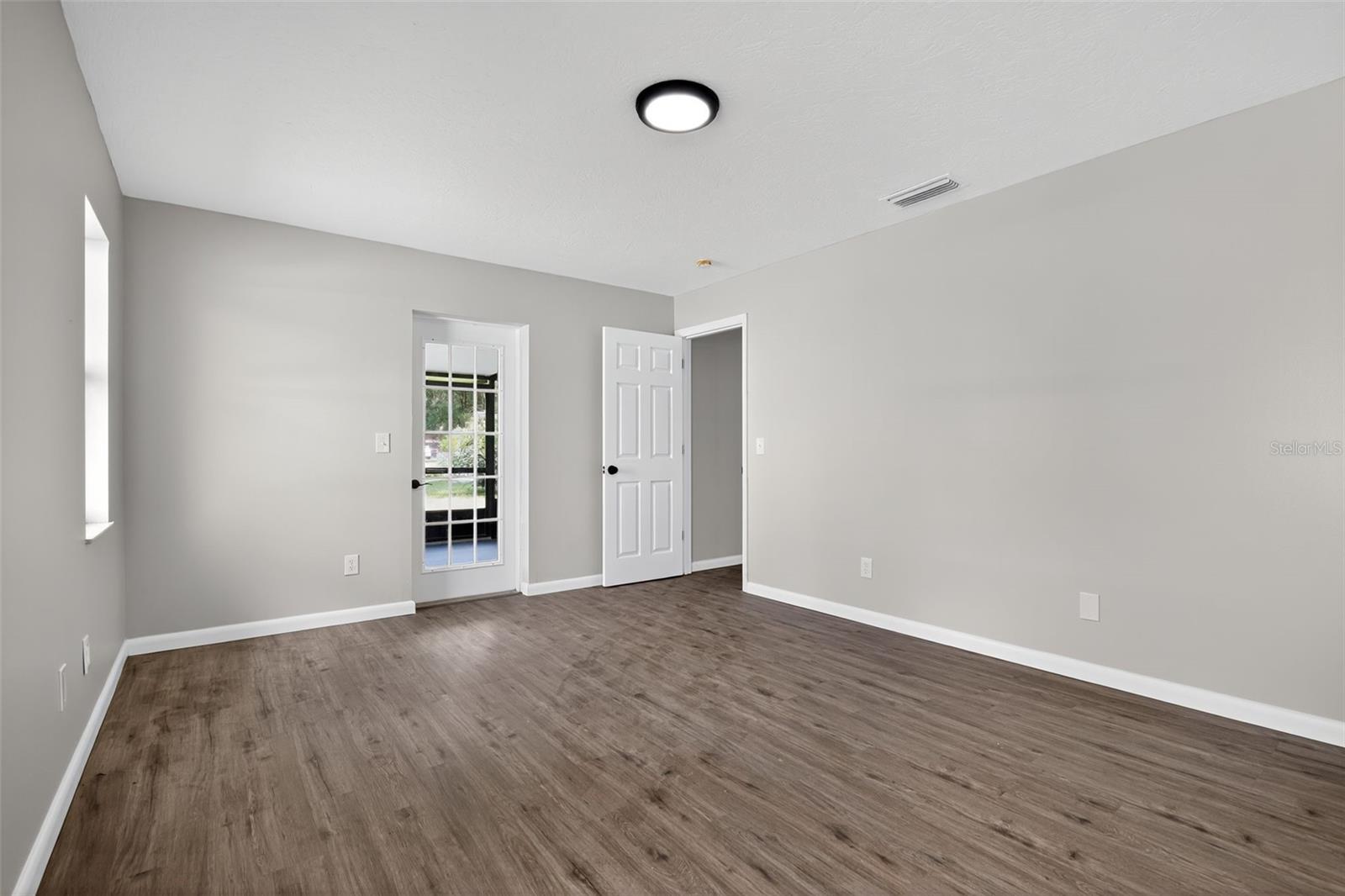 Image 9 of 27 For 1140 Woodcrest Avenue