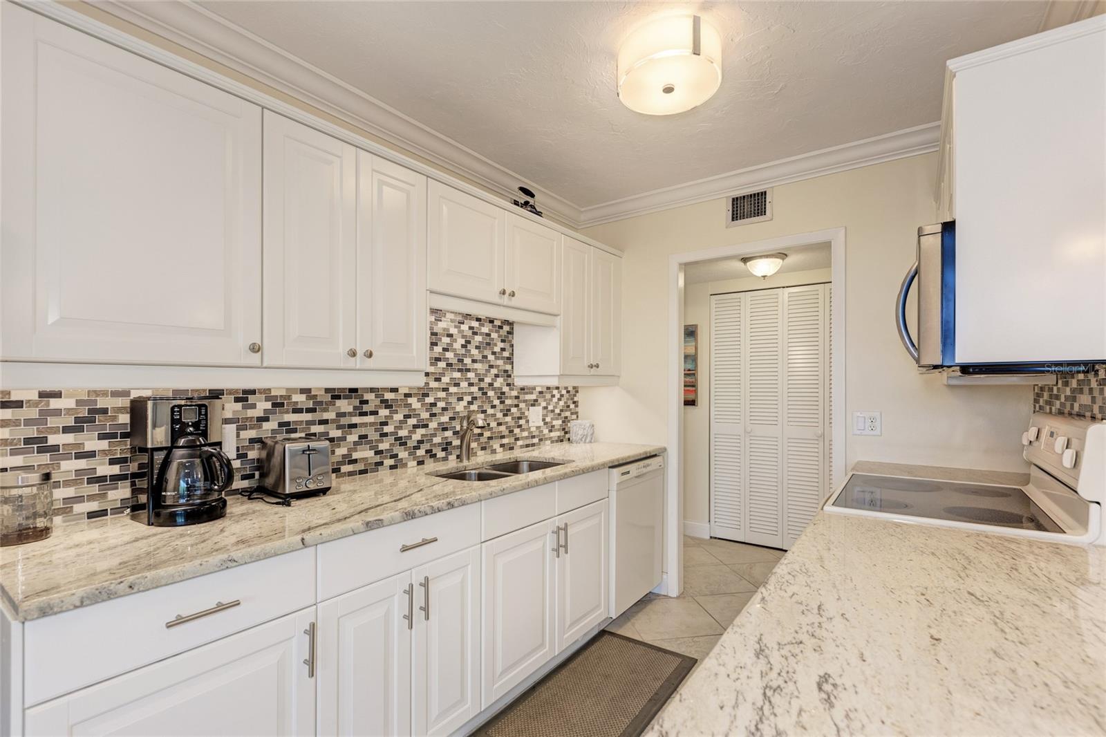 Image 26 of 75 For 4822 Ocean Boulevard 2a