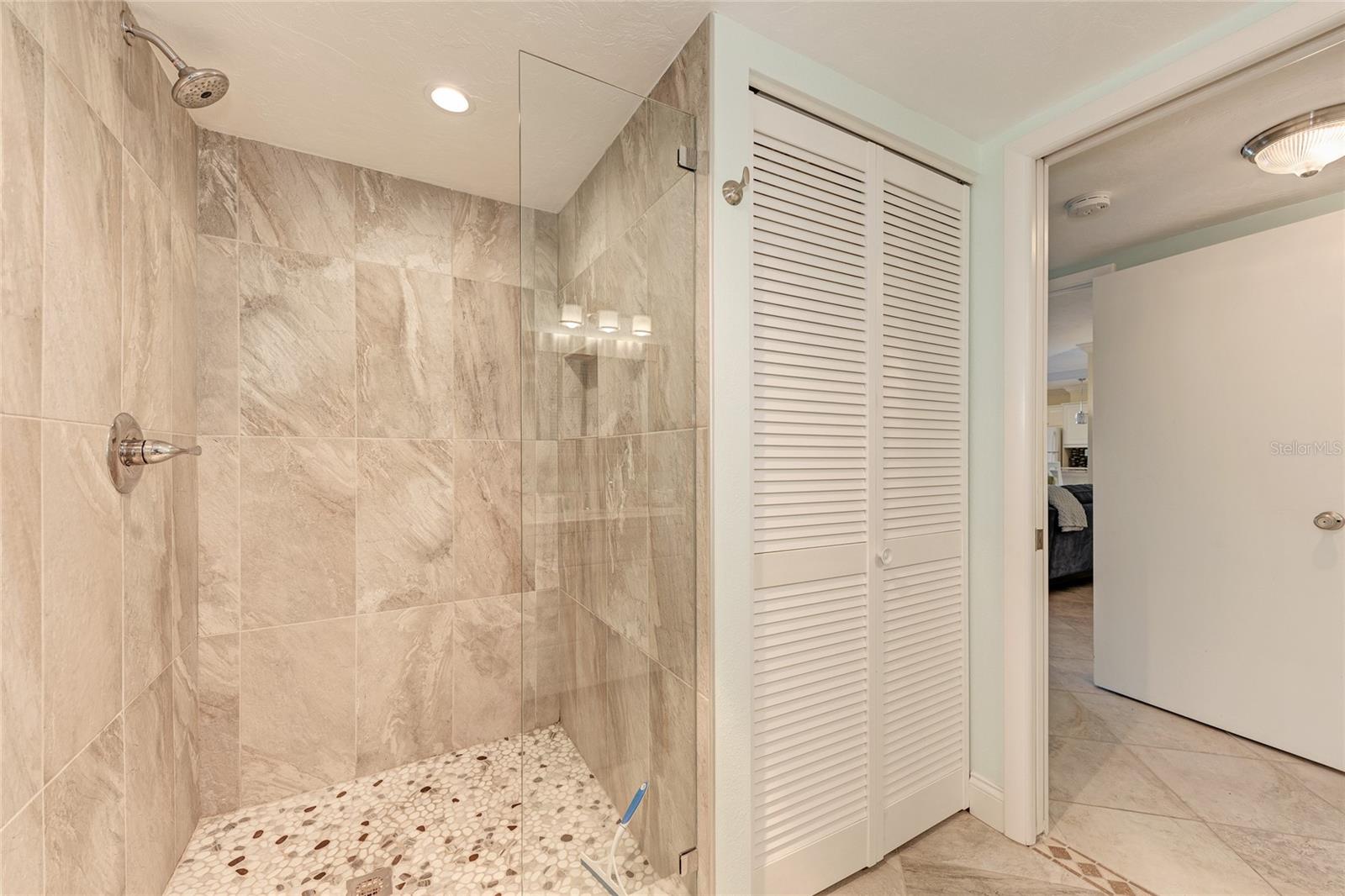 Image 32 of 75 For 4822 Ocean Boulevard 2a