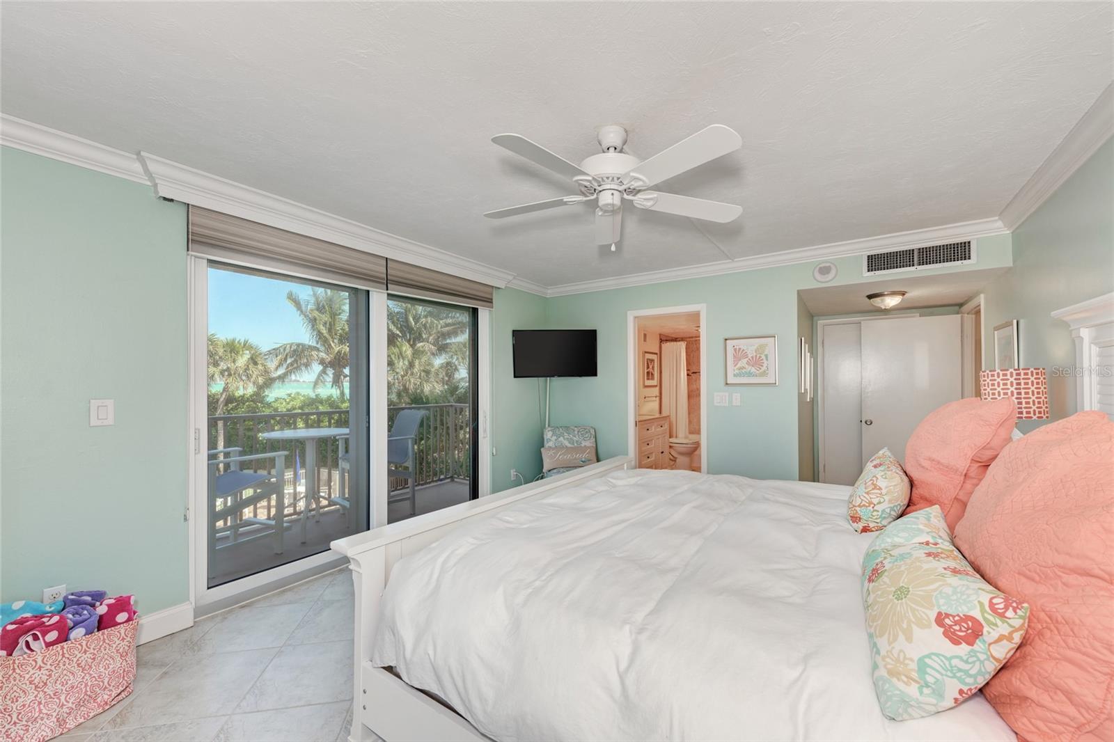 Image 36 of 75 For 4822 Ocean Boulevard 2a