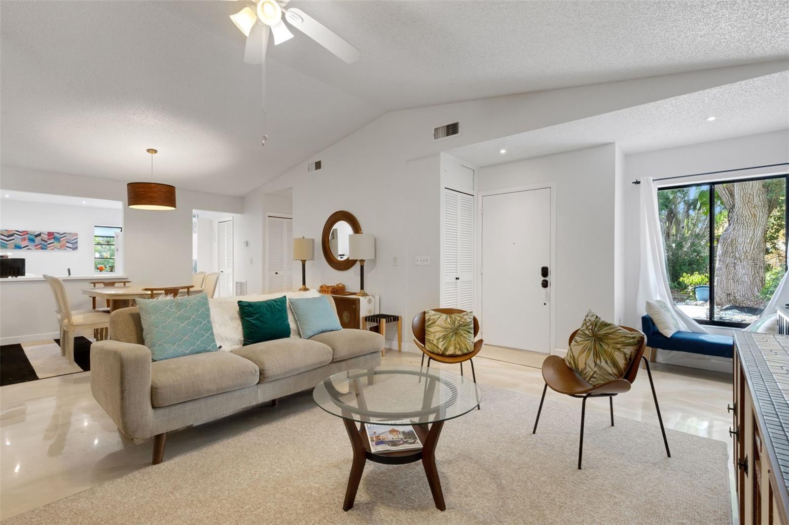 Image 5 of 34 For 4620 Guava Court