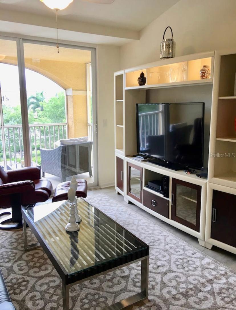 Image 9 of 21 For 4105 Residence Drive 717