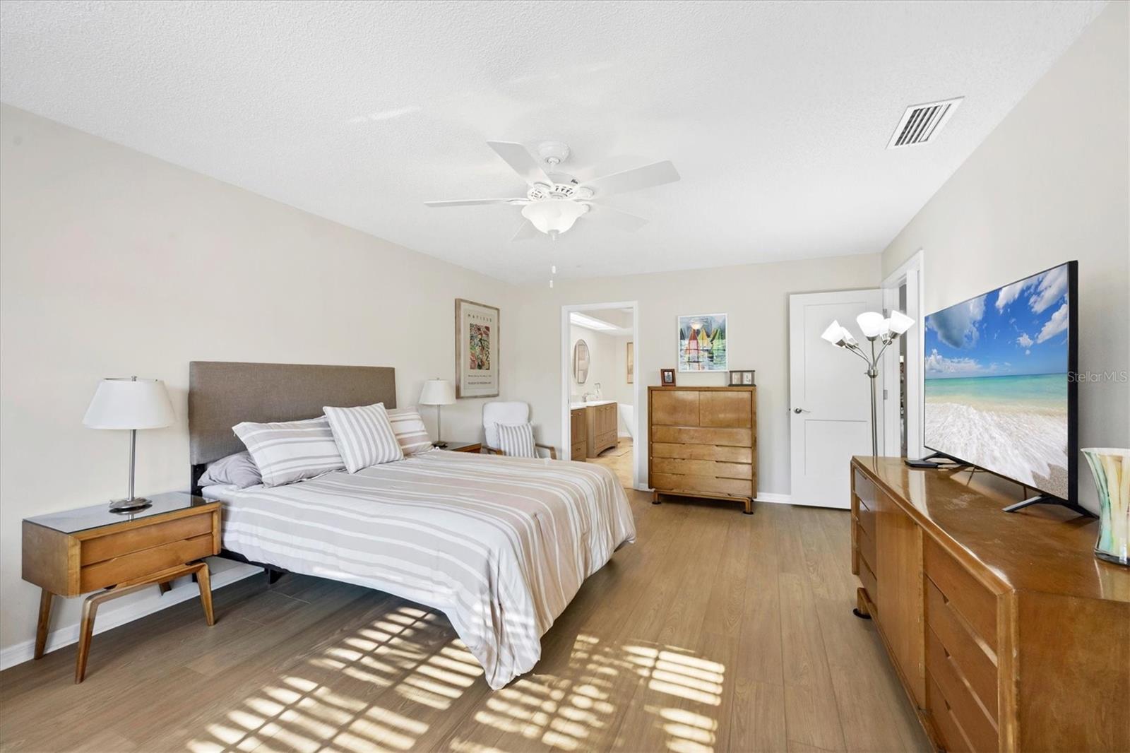 Image 25 of 98 For 7768 Fairway Woods Drive