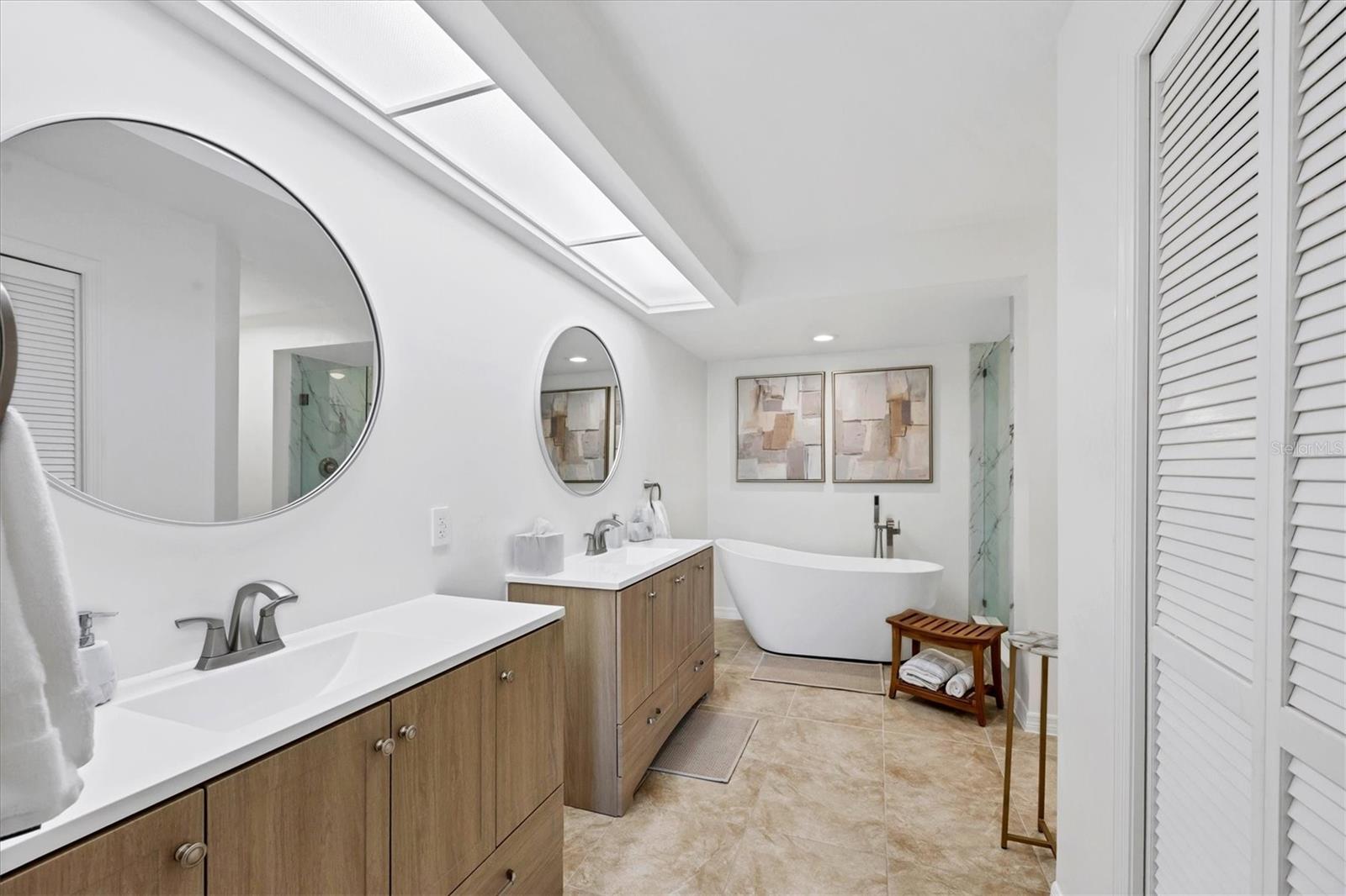 Image 26 of 98 For 7768 Fairway Woods Drive