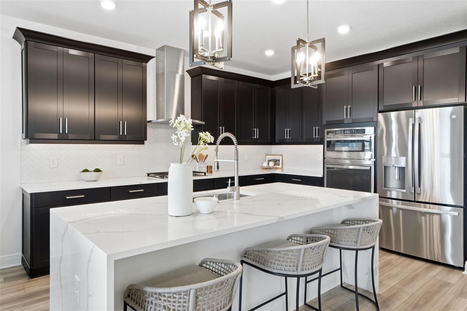 Image 24 of 61 For 17333 Savory Mist Circle