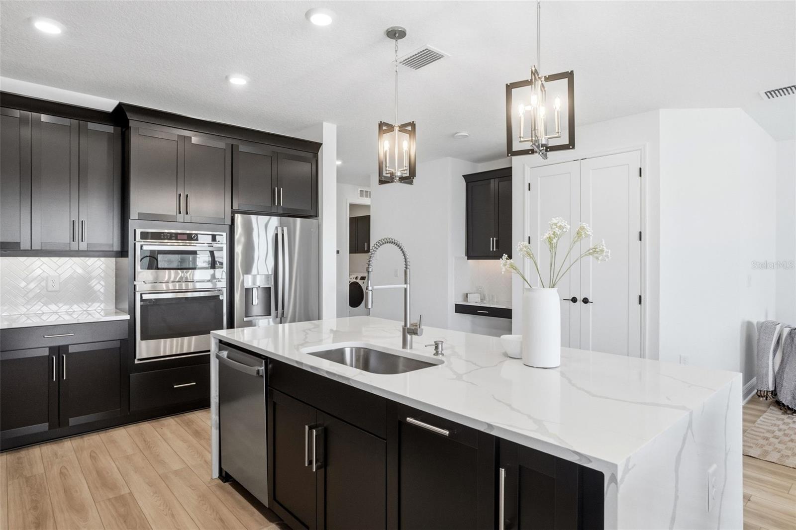 Image 26 of 61 For 17333 Savory Mist Circle