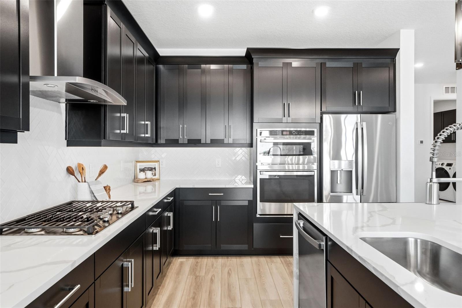 Image 4 of 61 For 17333 Savory Mist Circle