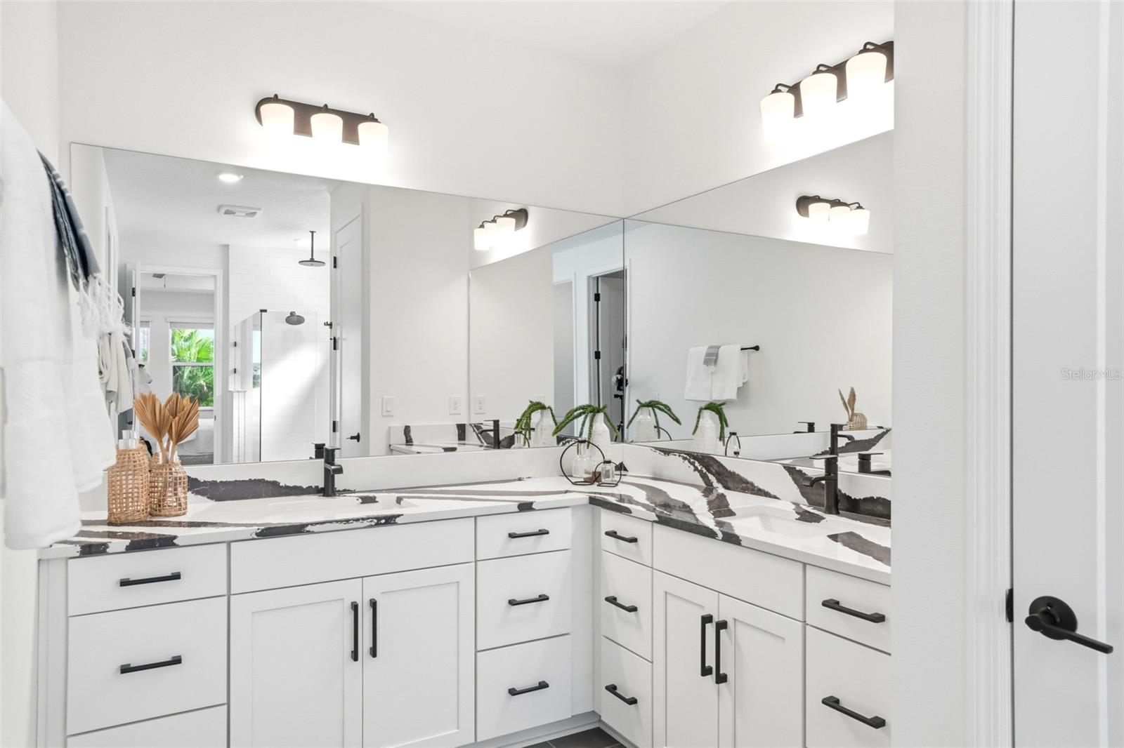 Image 8 of 61 For 17333 Savory Mist Circle