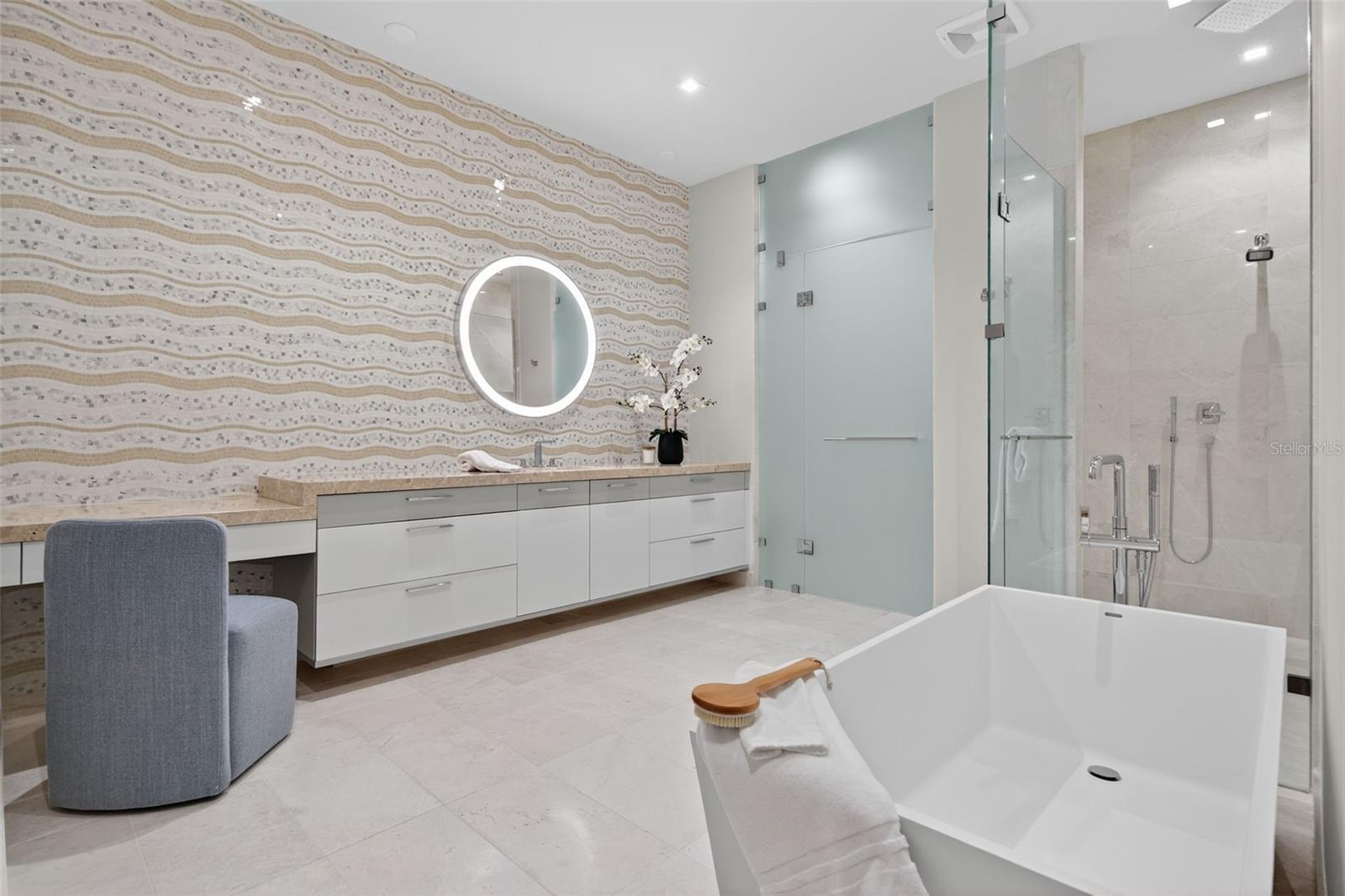 Image 17 of 48 For 1591 Gulf Of Mexico Drive 617