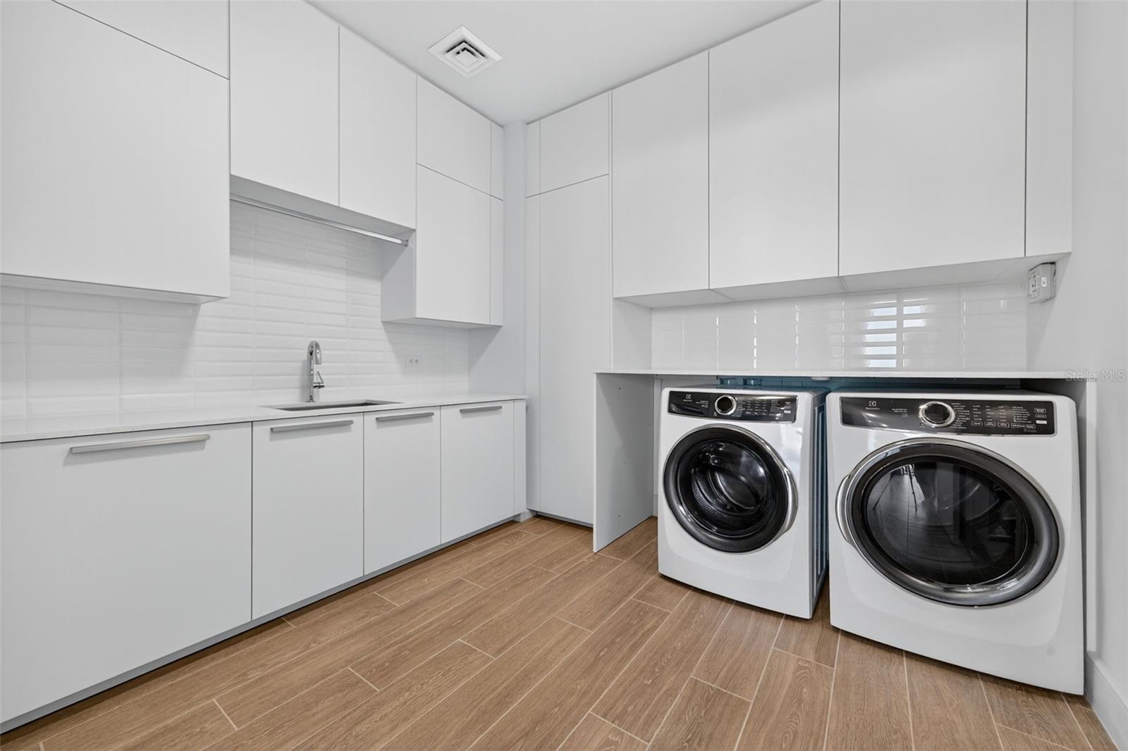 Image 26 of 48 For 1591 Gulf Of Mexico Drive 617