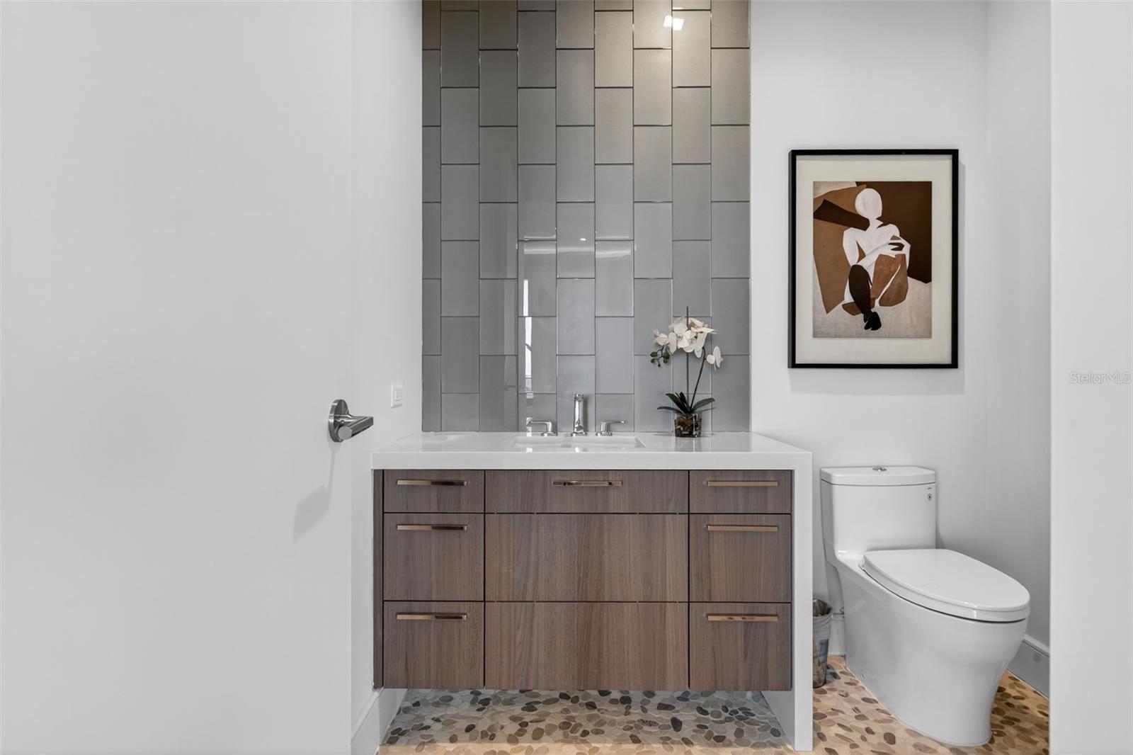 Image 7 of 48 For 1591 Gulf Of Mexico Drive 617