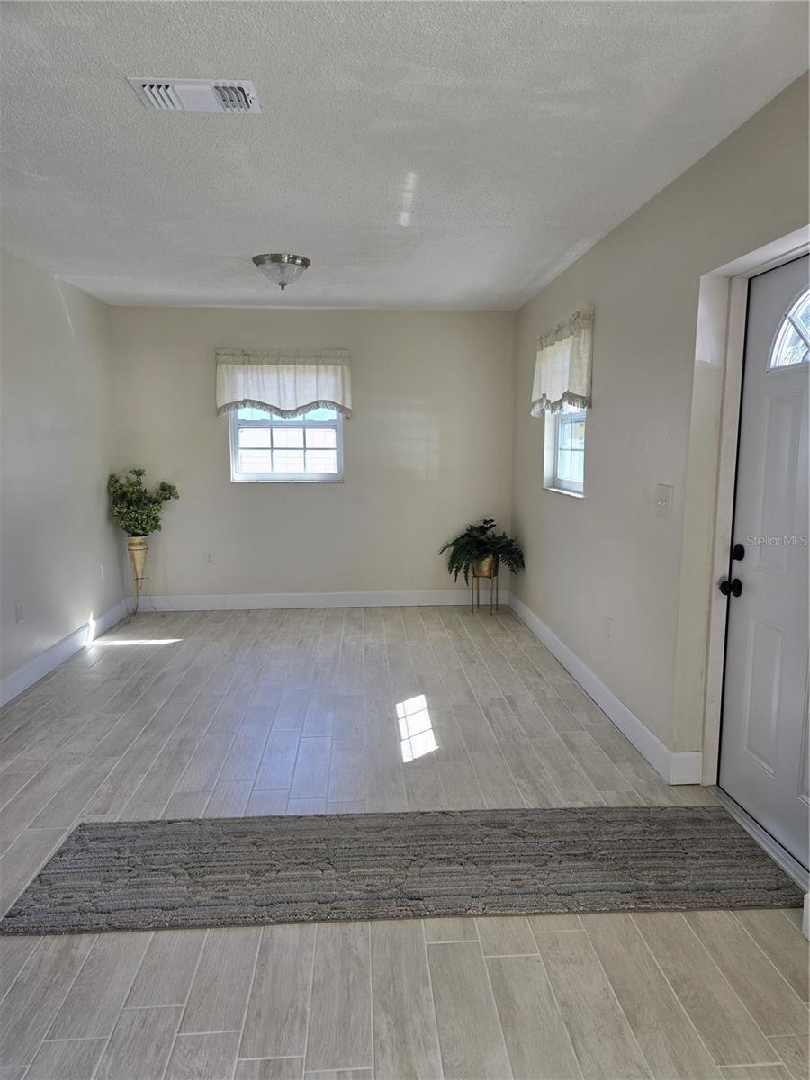 Image 2 of 14 For 1215 6th Street W