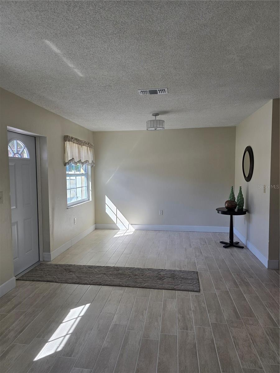 Image 3 of 14 For 1215 6th Street W