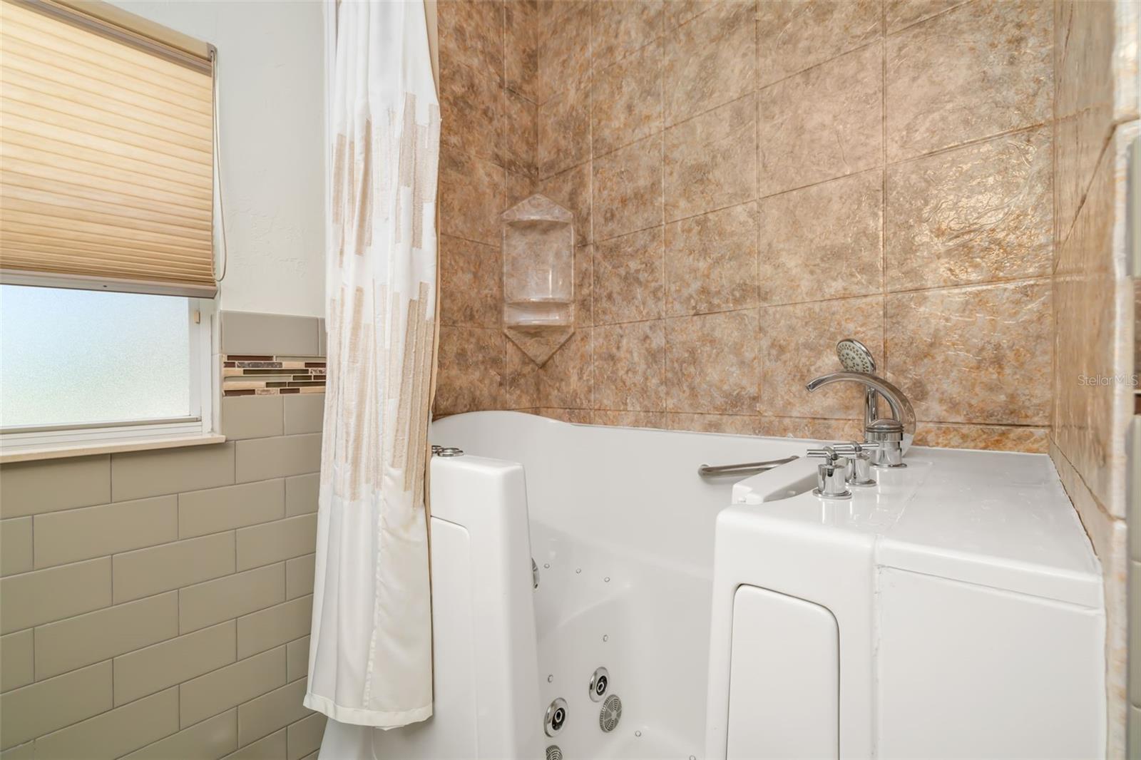 Image 34 of 52 For 2011 81st Street Nw