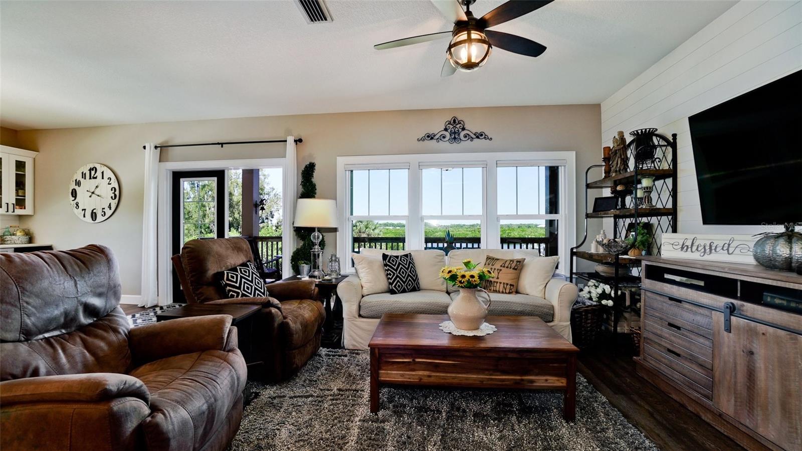 Image 37 of 98 For 2111 51st Boulevard E