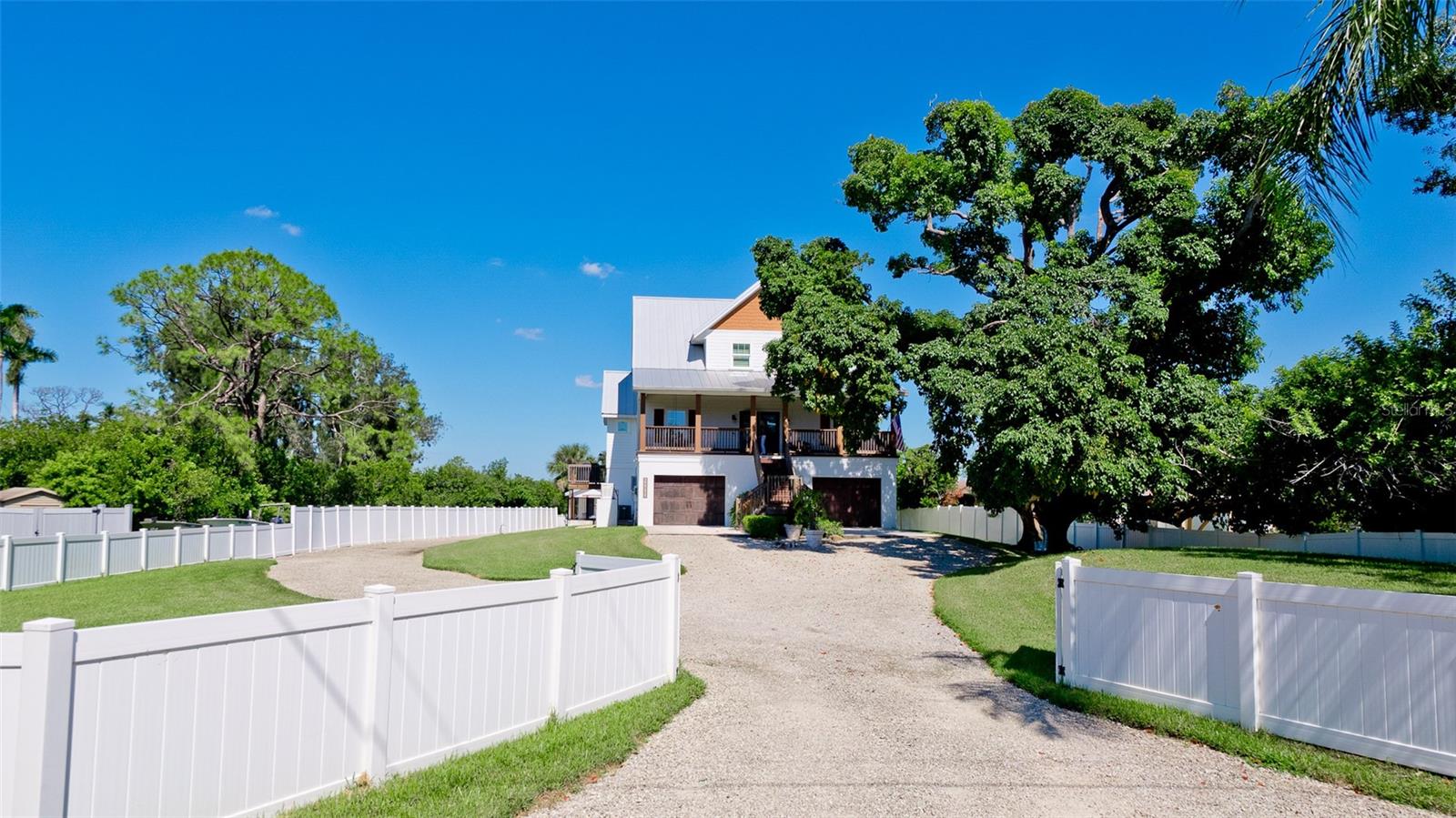 Image 4 of 98 For 2111 51st Boulevard E
