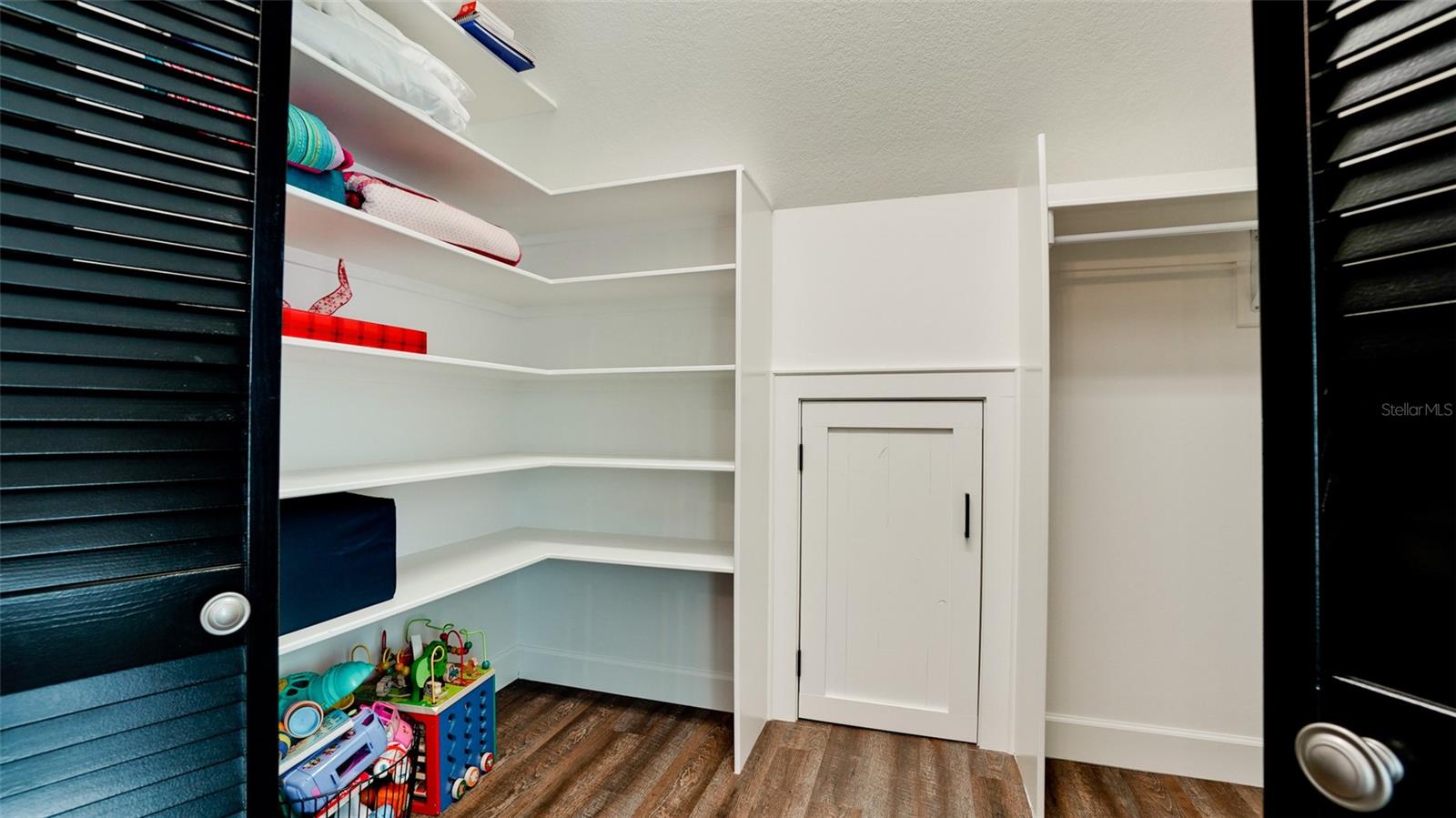 Image 72 of 98 For 2111 51st Boulevard E