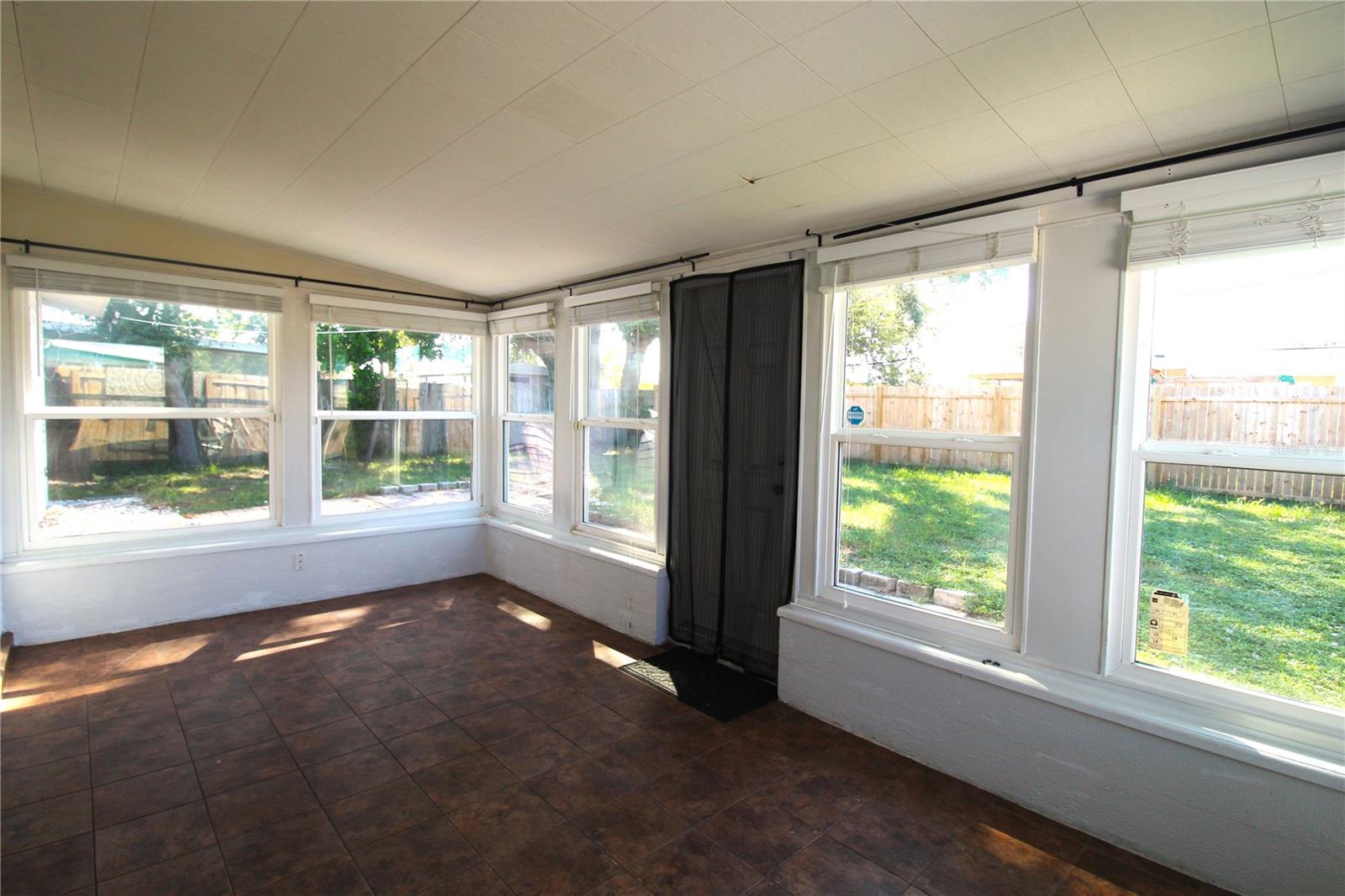 Image 11 of 14 For 552 Sheridan Drive