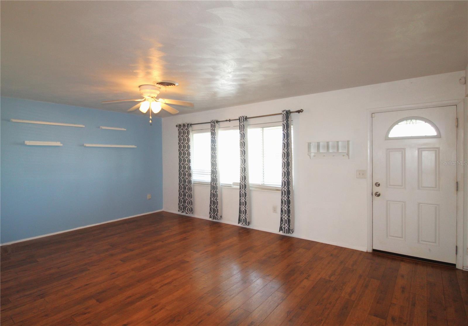 Image 3 of 14 For 552 Sheridan Drive