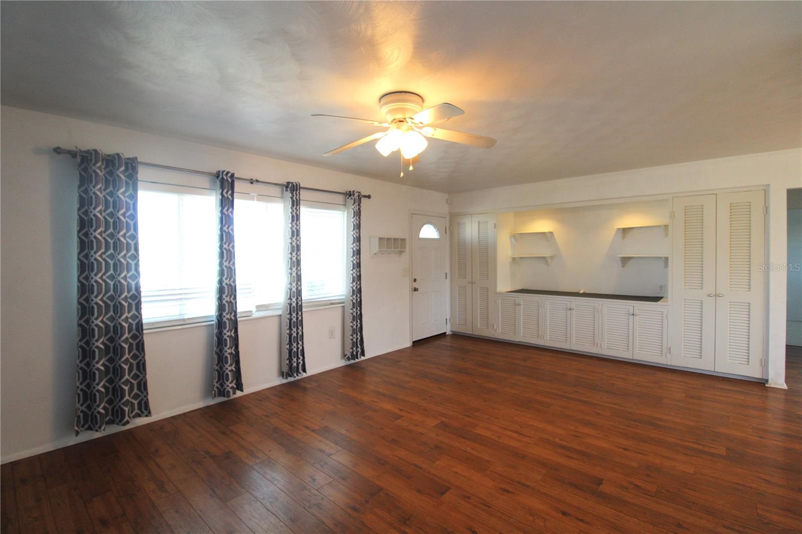 Image 4 of 14 For 552 Sheridan Drive