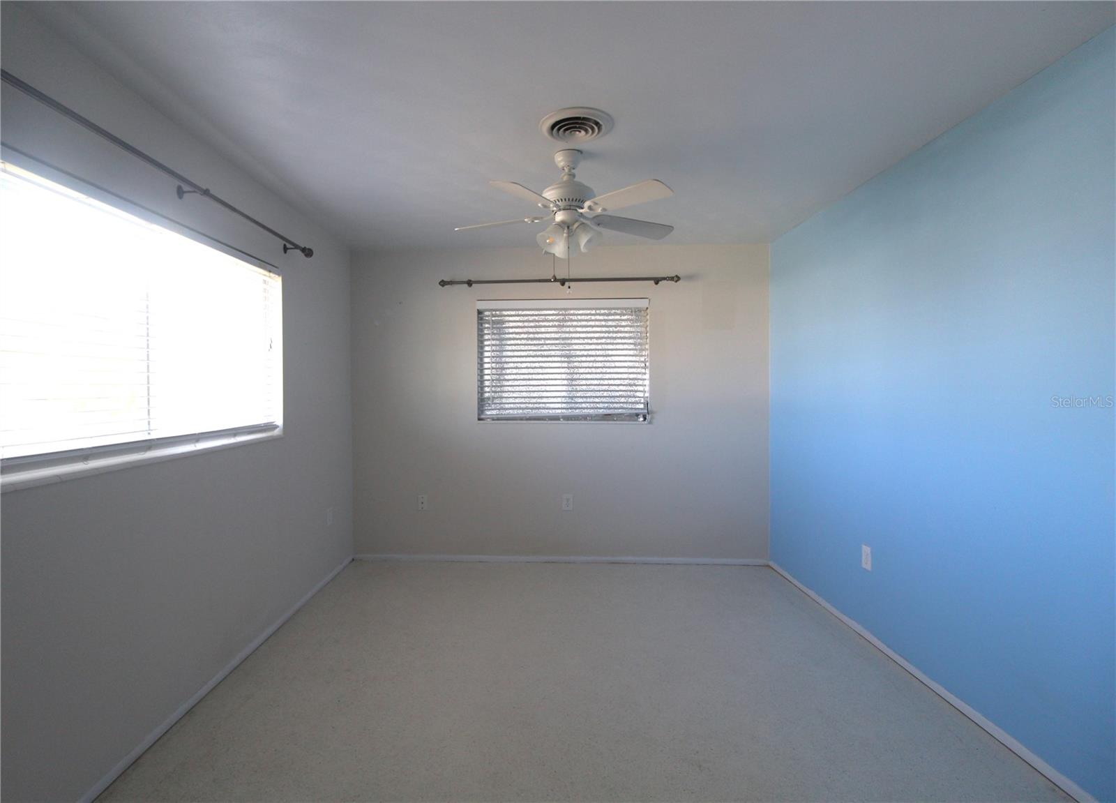 Image 6 of 14 For 552 Sheridan Drive