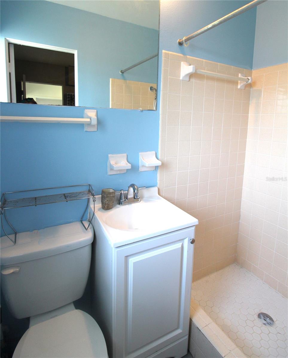 Image 9 of 14 For 552 Sheridan Drive